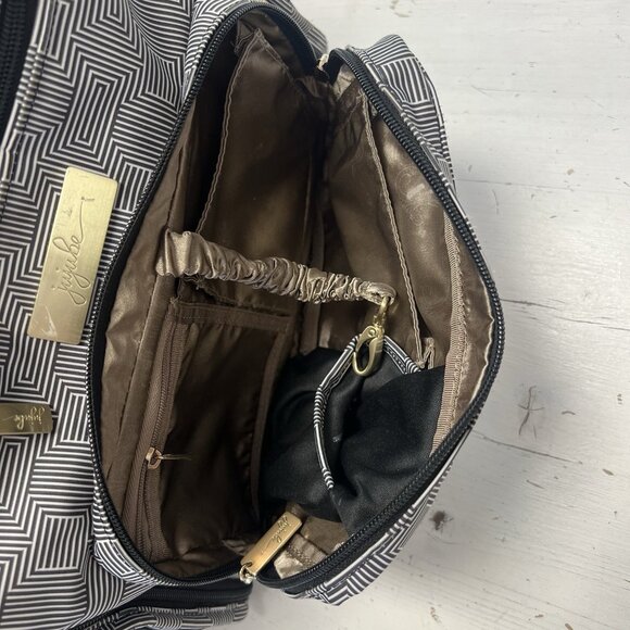 JUJUBE JU JU BE BABY DIAPER BAG DUFFEL SHOULDER BAG BLACK HERRINGBONE CHEVRON - Picture 7 of 10